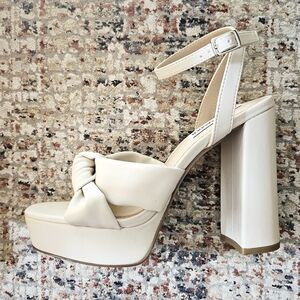 LIKE NEW ✨ Elegant Steve Madden Platform Heels